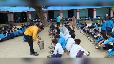 मवि देसुआ में अतिथि भोज का हुआ आयोजन