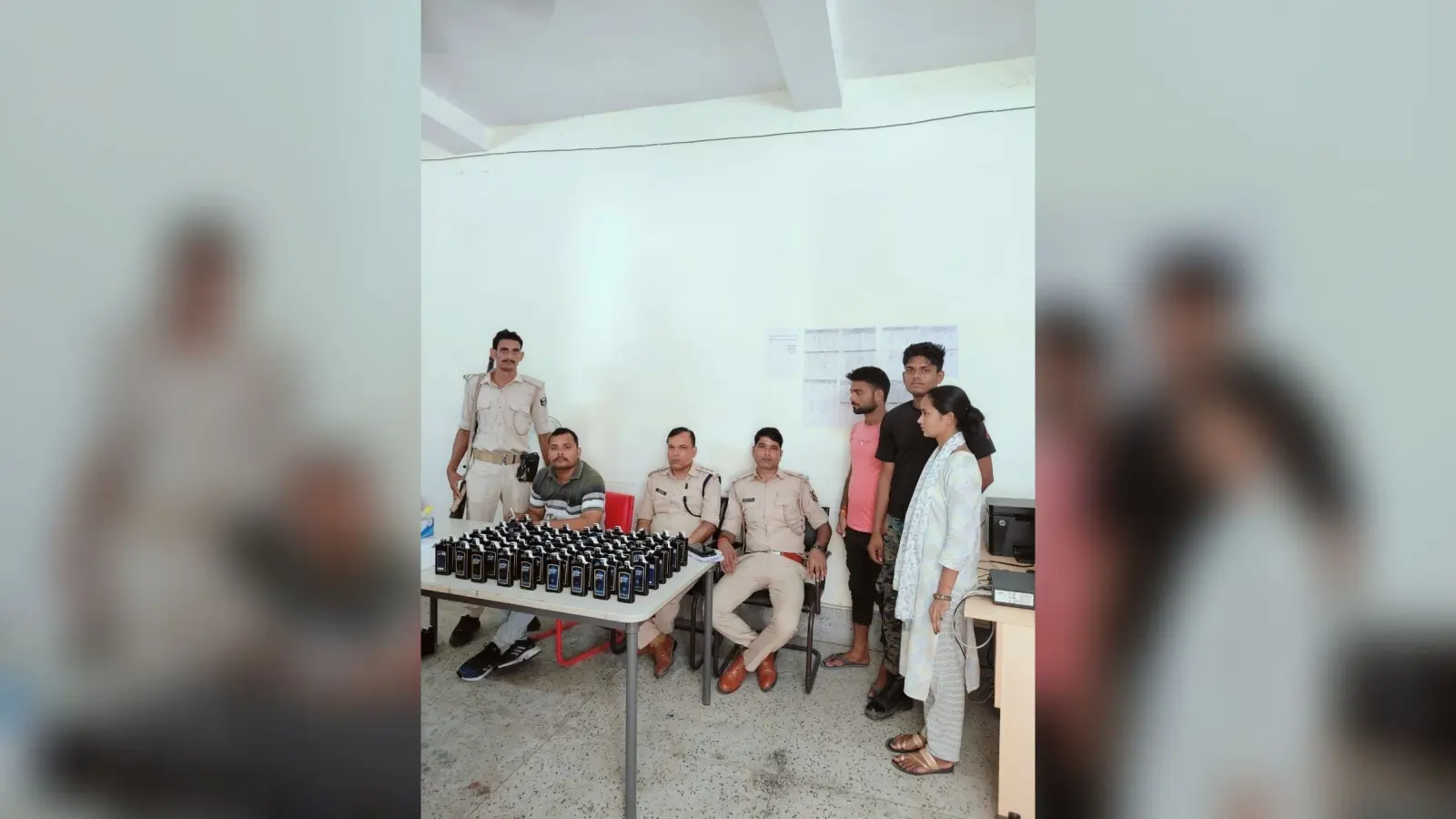 ट्रेन में शराब तस्करों का गिरोह सक्रिय, कस्टमर की पहचान कर चलती ट्रेन से ही फेंक देते हैं झोले में रखी शराब