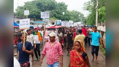 नगर निगम के सफाईकर्मियों ने किया प्रदर्शन, निगम प्रशासन के विरुद्ध नारेबाजी