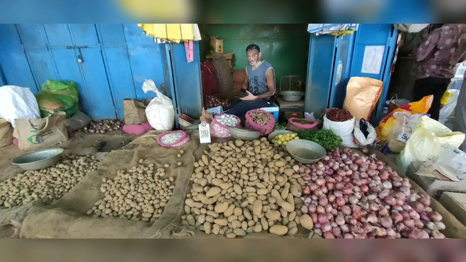 राउरकेला : आलू 40, तो टमाटर 80 रुपये किलो, लोगों की जेब हो रही ढीली