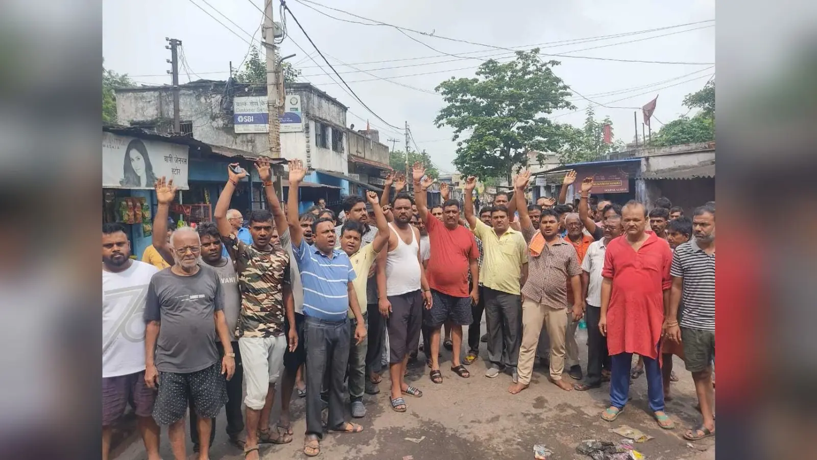 भौंरा बाजार की दो दुकानों से हजारों की चोरी, व्यवसायियों ने ओपी पहुंच कर जताया विरोध