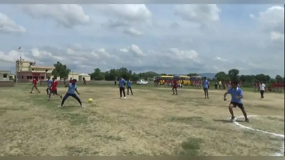 रोमांचक मुकाबले में रेड हाउस ने ब्लू हाउस को 2-1 से हराया
