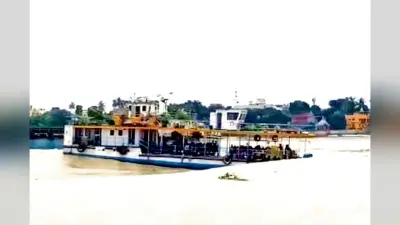 ज्वार के समय गंगा में हिचकोले खाने लगा यात्रियों से भरा स्टीमर, अटकी जान