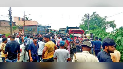 डंपरों के बीच टक्कर, एक जख्मी