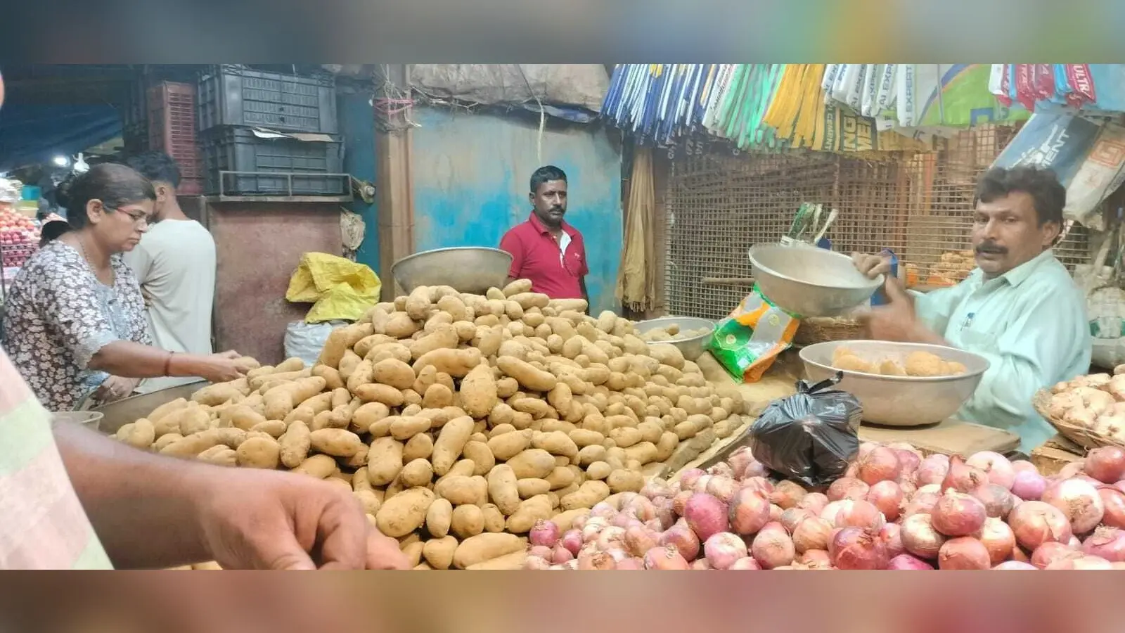 राउरकेला : स्मार्ट सिटी में पांच ट्रक आलू पहुंचा, तुरंत ही बिक गया