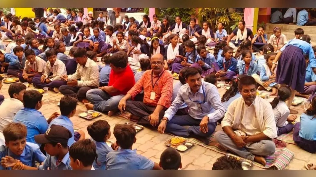 विद्यालय में हुआ तिथि भोजन का आयोजन