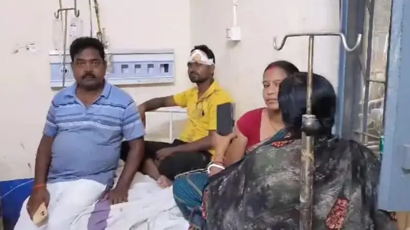 मुखिया पति व पुत्र पर जानलेवा हमला