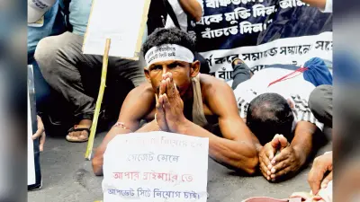 नौकरी की मांग पर अपर प्राइमरी के अभ्यर्थियों ने निकाली रैली