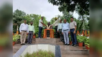टिनप्लेट वर्कर्स यूनियन के प्रांगण में मनी जेआरडी टाटा की जयंती