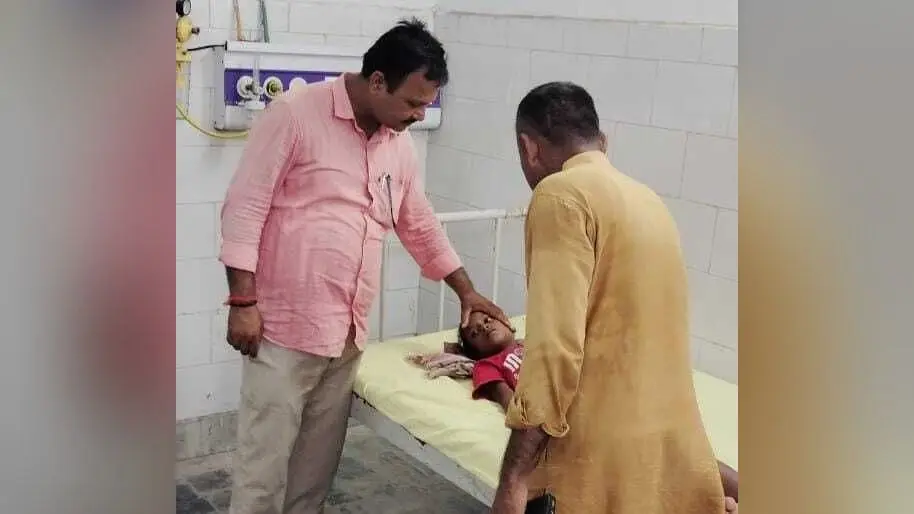 बेतहाशा गर्मी से छात्रा की तबीयत बिगड़ी
