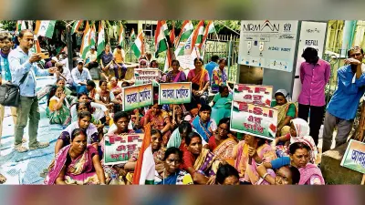 मजदूरी बढ़ाने को दुर्गापुर नगर निगम के हजारों सफाईकर्मी आंदोलन पर