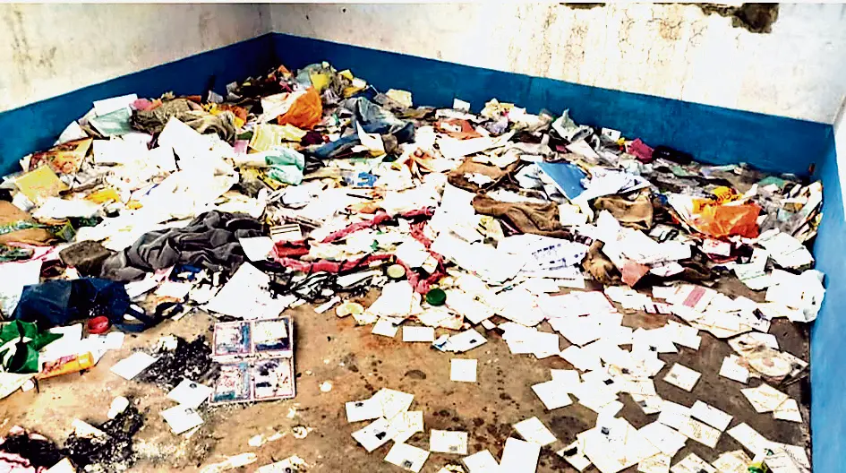 वोटर कार्ड, चुनावी दस्तावेज, कचरे के ढेर से बरामद