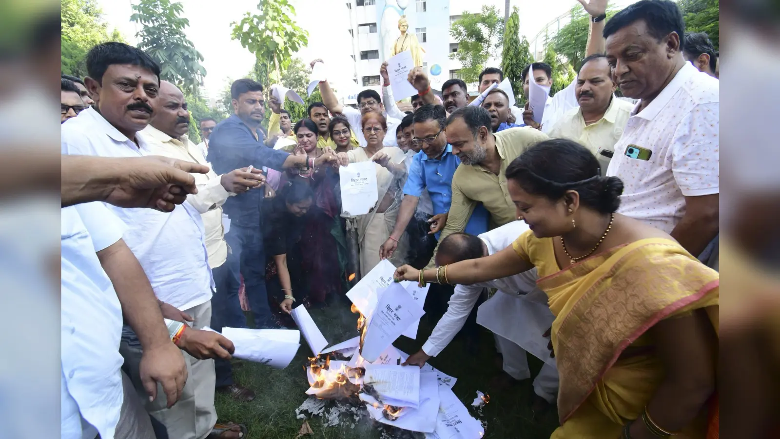 नगरपालिका संशोधन विधेयक का मेयर समेत पार्षदों ने किया विरोध
