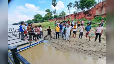 बबुआ घाट पर नहाने के दौरान गंगा में डूबे दो बच्चे, परिजनों में मचा कोहराम