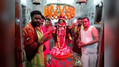 भक्तों ने थिरानी धर्मशाला मंदिर में शिव के अर्द्धनारीश्वर स्वरूप का किया दर्शन