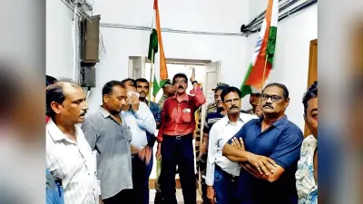 डीएसपी के नगर प्रशासनिक भवन का इंटक ने किया घेराव