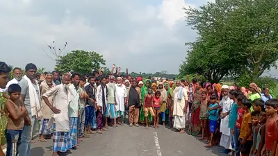ग्रामीणों ने तस्करी के आरोप में पकड़े गये व्यक्ति को बेकसूर बता किया सड़क जाम व प्रदर्शन