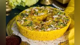 Hariyali Teej Recipe : हरियाली तीज पर आप भी ट्राई करें ये टेस्टी घेवर, उंगलीयां चाटते रह जाएंगे, जानें बनाने की विधि