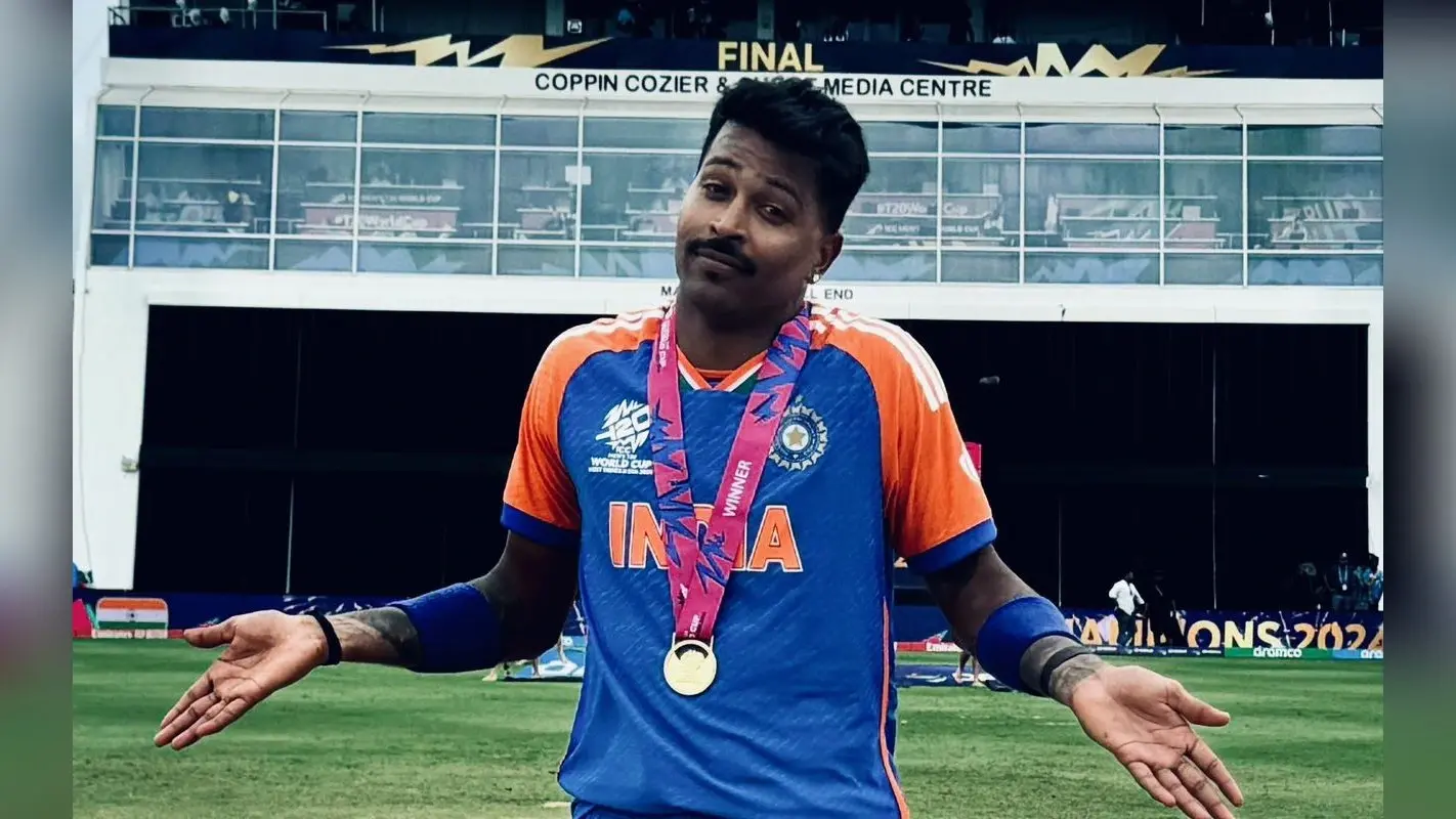 IND vs SL: एयरपोर्ट पर अभिषेक नायर से गले लगकर झूम उठे हार्दिक पांड्या, वीडियो वायरल