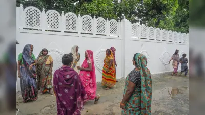 Hathras Stampede: हादसे के लिए जिम्मेदार कौन? भगदड़ के बाद से गायब हैं ‘भोले बाबा’, SIT ने सौंपी रिपोर्ट
