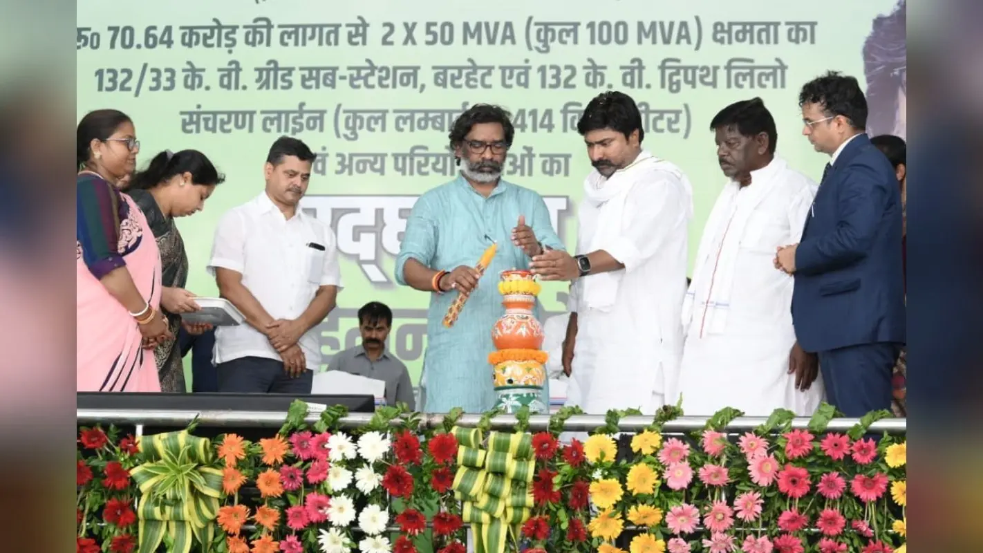 Hemant Soren Gift: सीएम हेमंत सोरेन ने बिजली का दिया तोहफा, बोले-हर घर होगा रोशन, 200 यूनिट मुफ्त बिजली दे रही सरकार