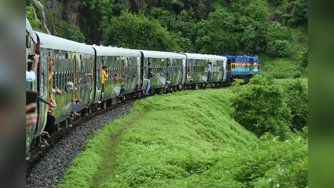 Monsoon Trip With Indian Railway: भारत की ये 5 ट्रेन मानसून में आपके सफर को बनाएगी और भी यादगार