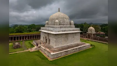MP Tourism: भारत में संगमरमर की पहली इमारत है-होशंगशाह का मकबरा