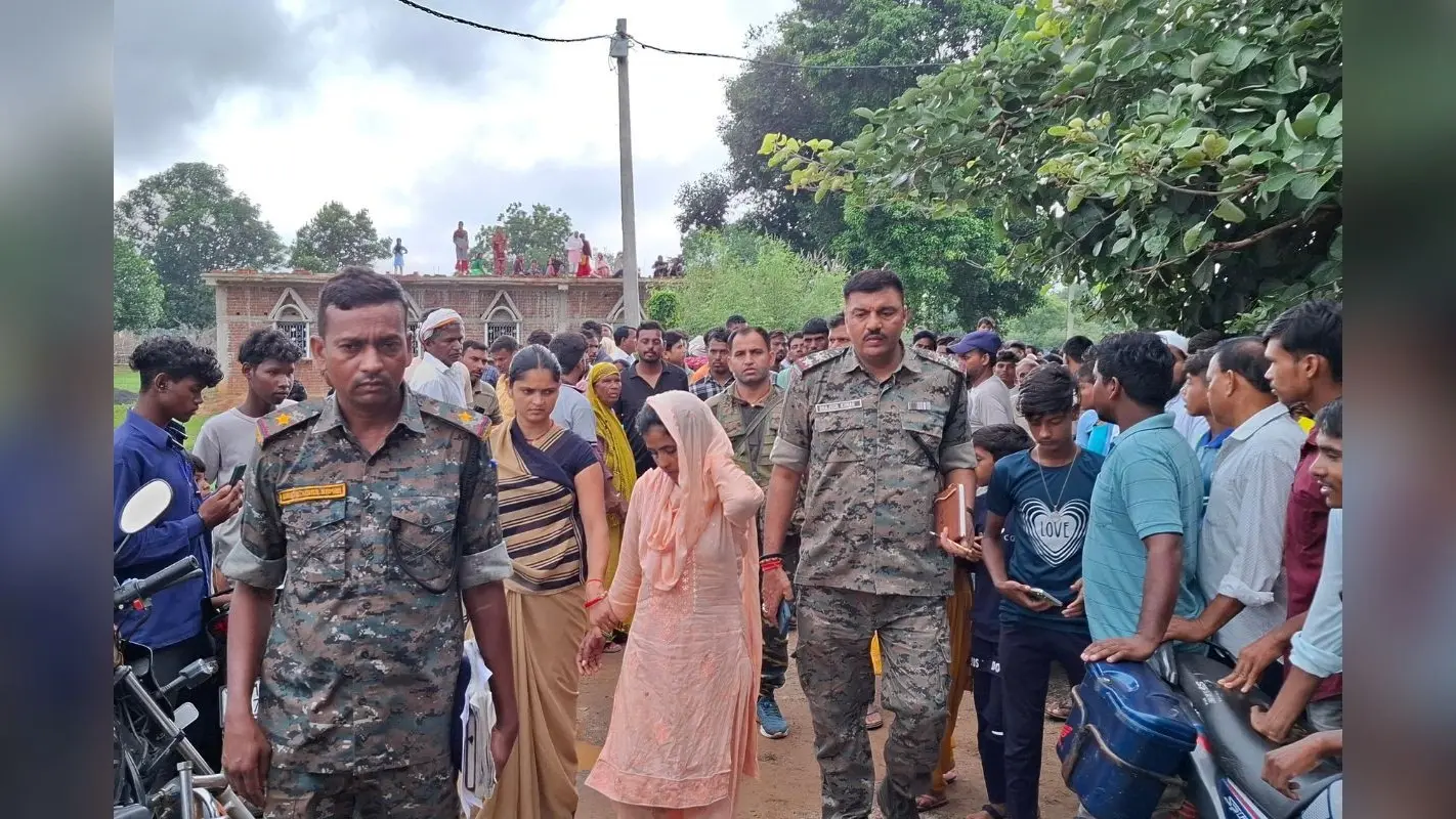 Jharkhand Crime: प्रेमी के साथ मिलकर पति को उतारा मौत के घाट, पत्नी को हिरासत में लेकर पूछताछ कर रही पुलिस