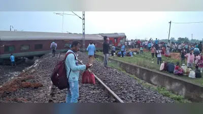 Train accident breaking : राजखरसावां के पास मुंबई मेल दुर्घटनाग्रस्त, कई यात्री घायल