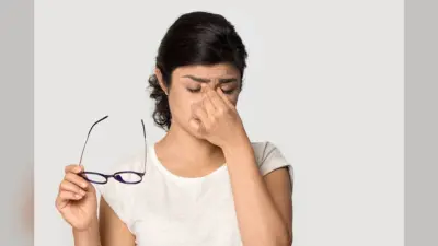 Eye Care: आंखों की रोशनी बढ़ाने के लिए फॉलो करें ये आयुर्वेदिक तरीके