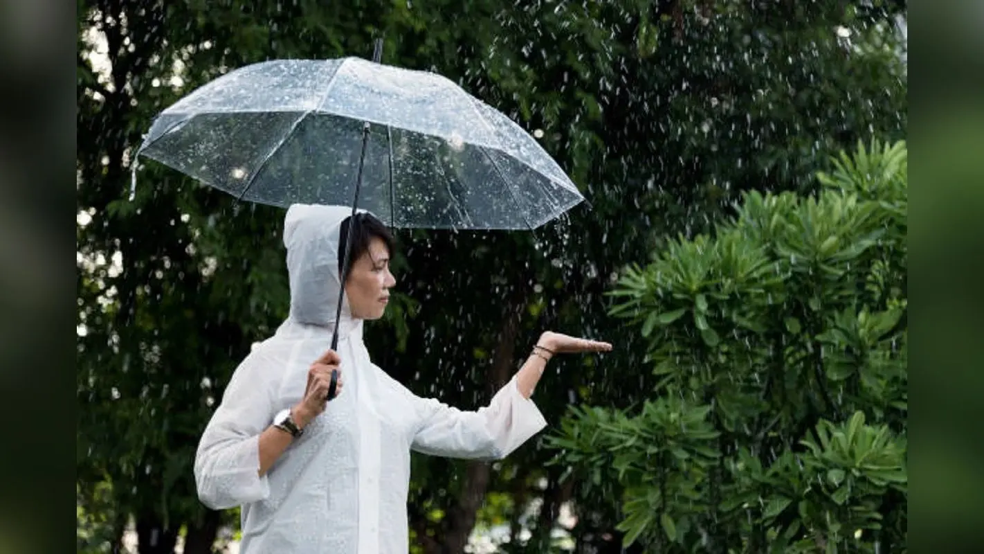 Monsoon Skin Care: बारिश के मौसम में अपनी स्किन का इस प्रकार रखें ध्यान, फॉलो करें ये टिप्स