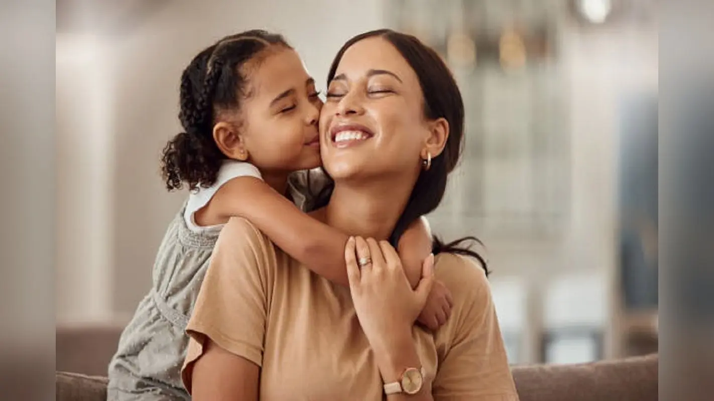 Parenting Tips: इन तरीकों से मजबूत होता है मां और बच्चे का संबंध
