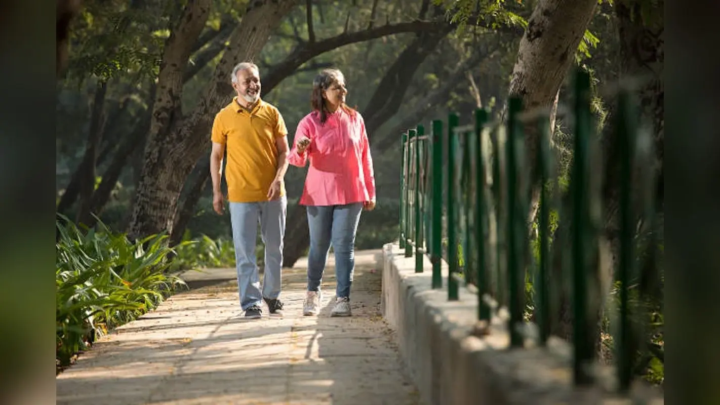 Fitness Tips: जानिए फिट रहने के लिए आपको एक दिन में कितना वॉक करना चाहिए