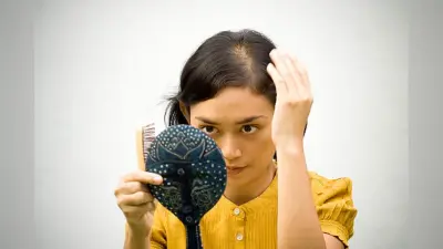 Hair Care Tips: बारिश के मौसम में होने वाले हेयरलॉस से बचने के लिए फॉलो करें ये टिप्स