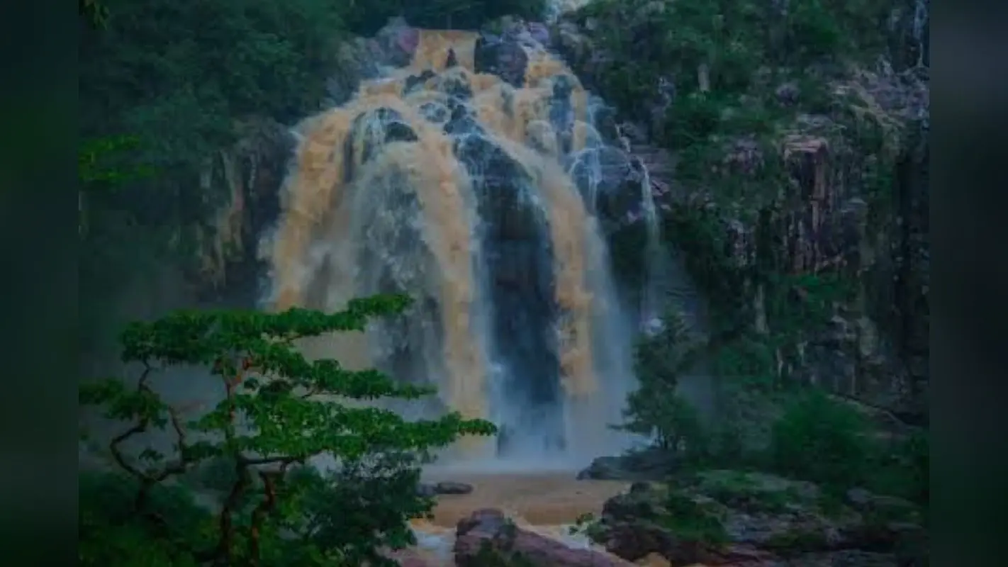 Chhattisgarh Tourism: घूमने के लिए शानदार है झोझा जलप्रपात
