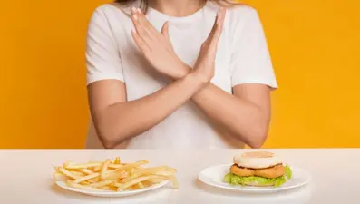 Junk Food in Periods : पीरियड्स में जंक फूड खाने के नुकसान