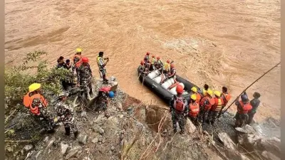 नेपाल में भूस्खलन की चपेट में आयीं दो बसें, सात भारतीयों समेत 65 लापता…