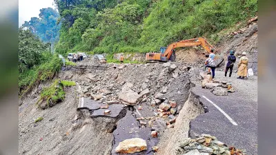 राष्ट्रीय राजमार्ग में धंसान से यातायात प्रभावित, मरम्मत कार्य शुरू