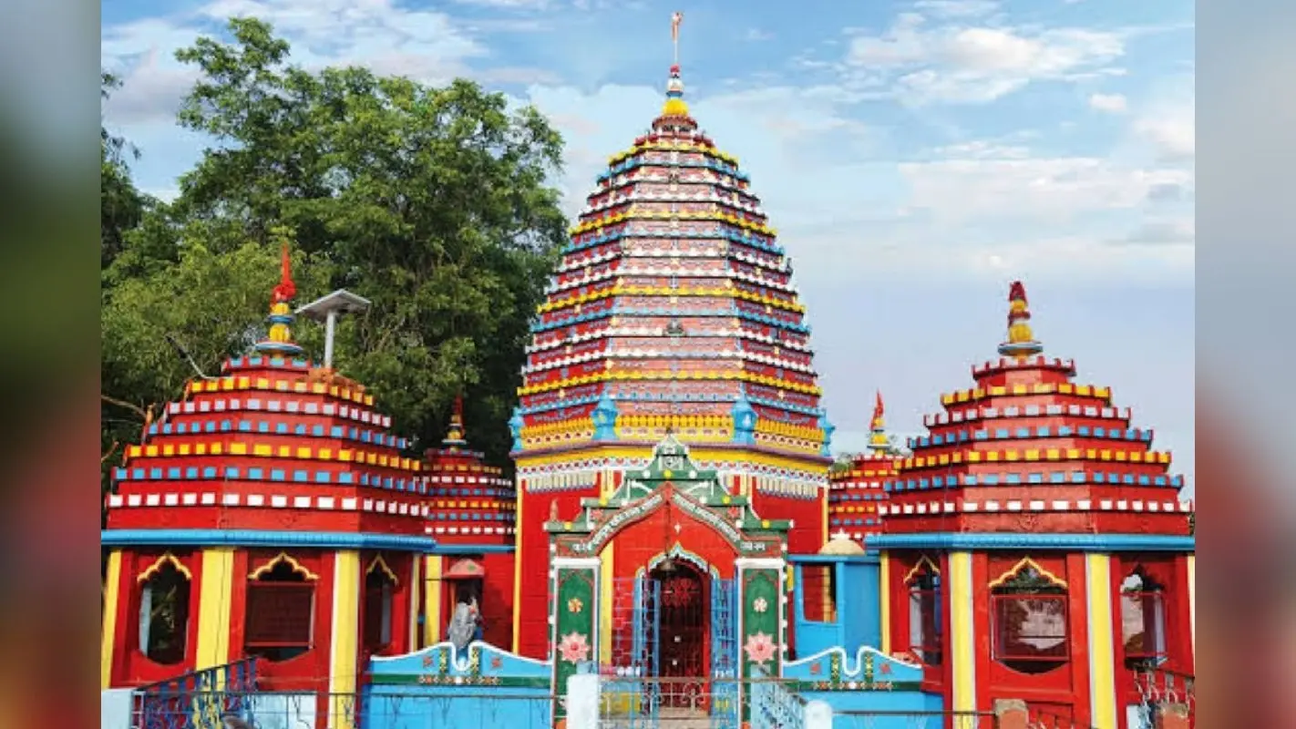 Jharkhand Tourism: रजरप्पा मंदिर में विराजित मां की प्रतिमा है अनोखी, रहस्यमय है इसका इतिहास