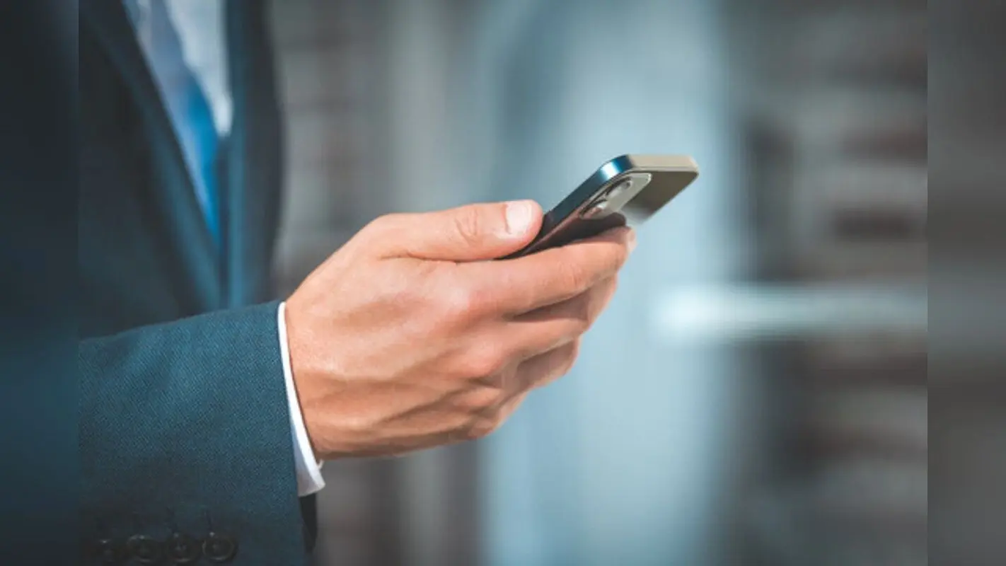 Mobile phone diseases : क्या मोबाइल फोन का अत्यधिक उपयोग बीमारियों और स्वास्थ्य समस्याओं का खतरा बढ़ा सकता है?