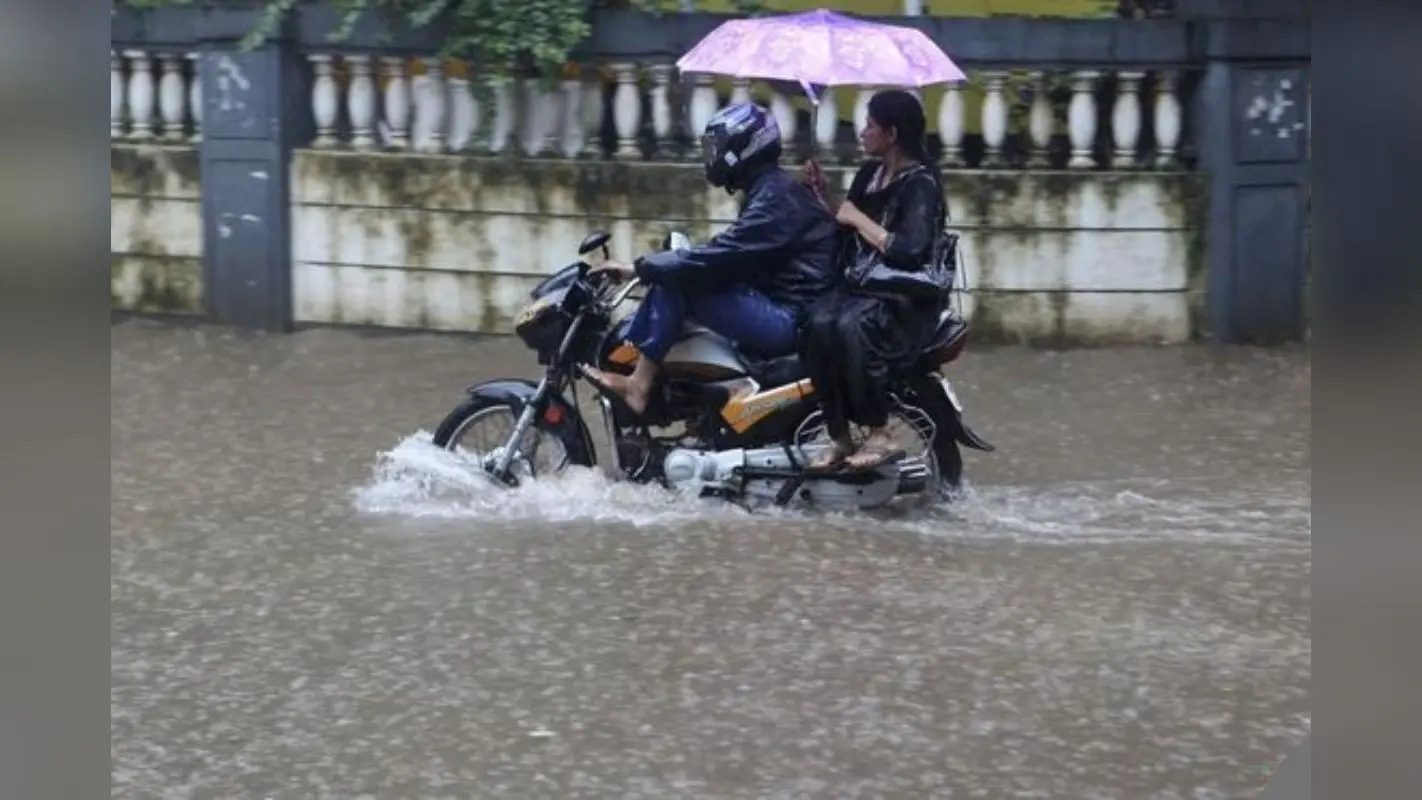 Monsoon Health tips: मानसून के इस रोमांचकारी सफर में स्वस्थ रहने के नुस्खे