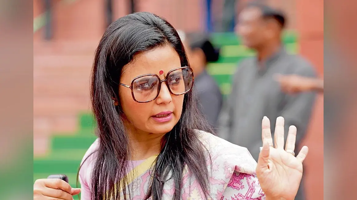 दिल्ली हाइकोर्ट का महुआ की अर्जी पर पुलिस से जवाब तलब