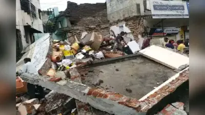 Navi Mumbai में तीन मंजिला इमारत ढही, कई लोगों के फंसे होने की आंशका