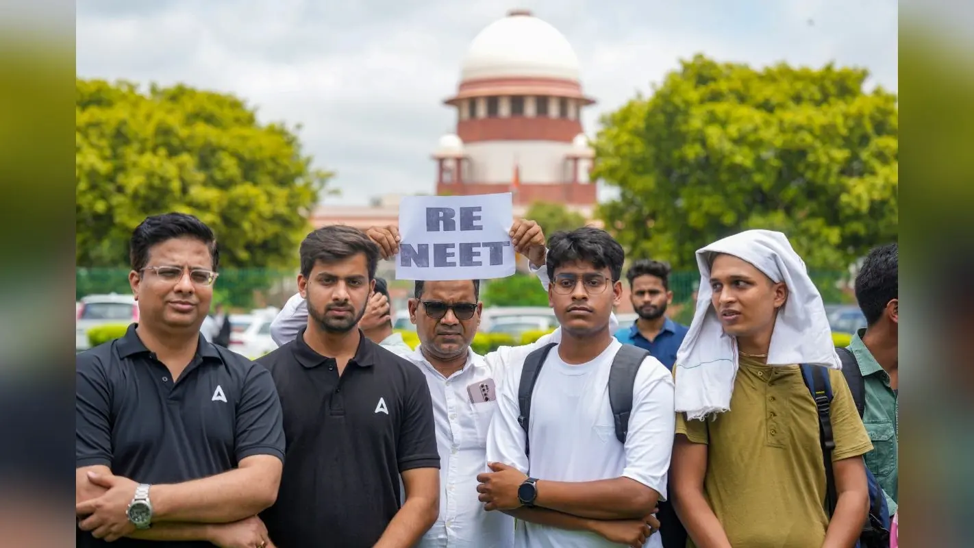 NEET-UG: विशेषज्ञों से मिली रिपोर्ट में कहा गया कि केवल एक सही जवाब था न कि दो
