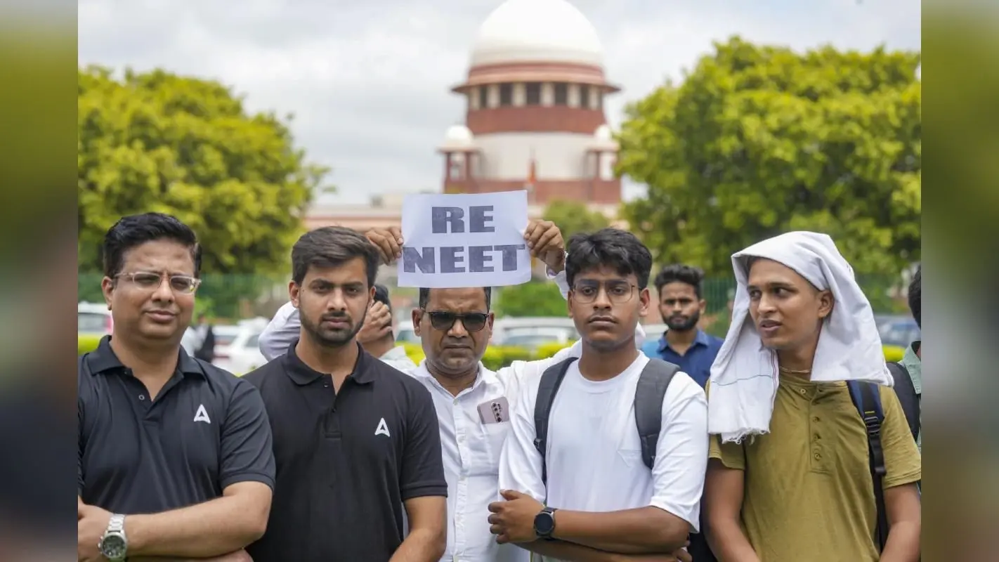 NEET-UG 2024: सुप्रीम कोर्ट ने IIT दिल्ली के निदेशक को विशेषज्ञों की टीम गठित करने का दिया निर्देश, मांगी रिपोर्ट