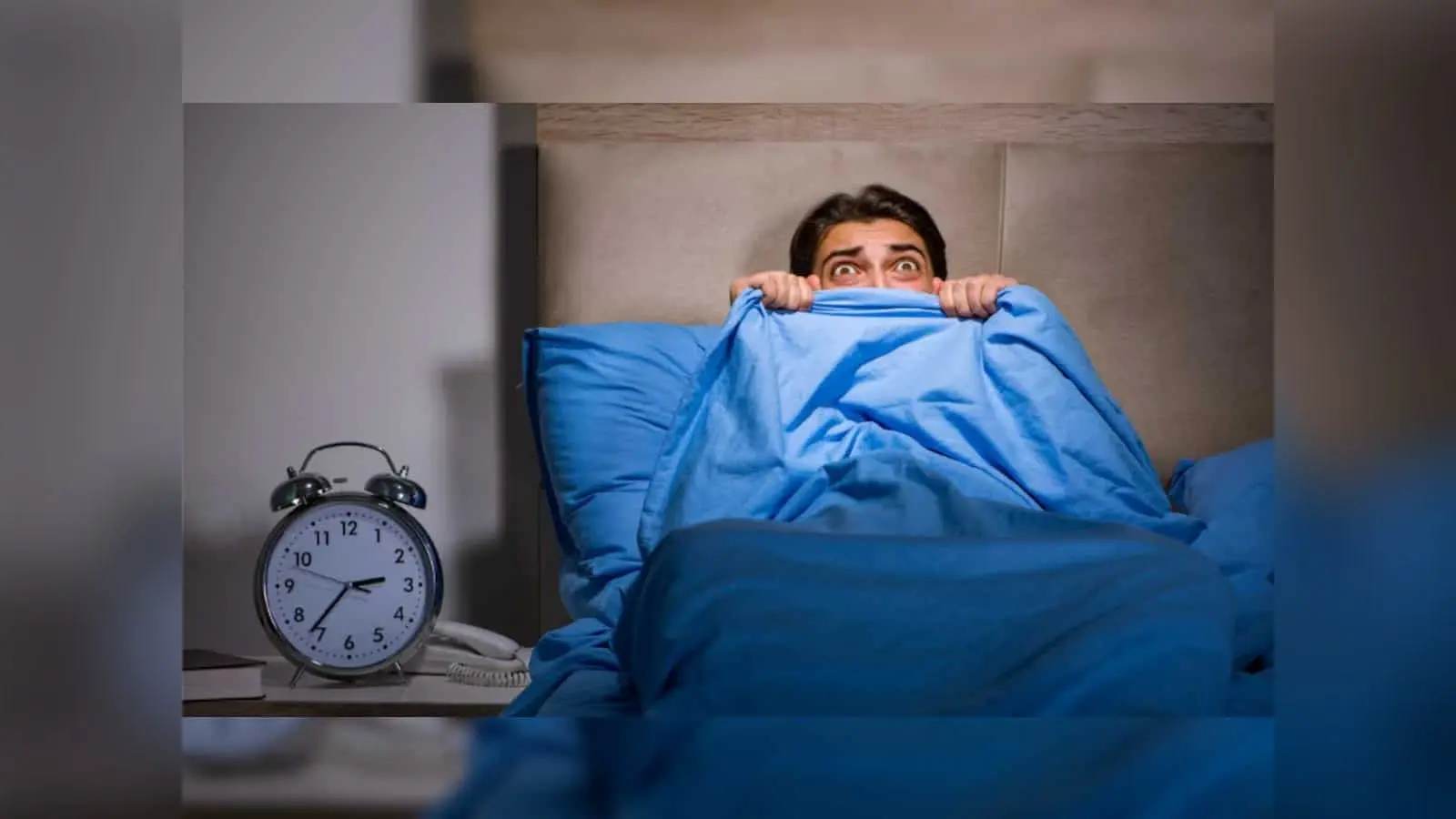 Vastu Tips: रात को सोते समय आपको भी लगता है डर, तो आज ही करें ये काम