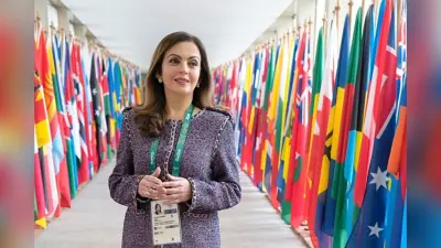 Neeta Ambani:नीता अंबानी की बनारसी साड़ी की तस्वीर हुई सोशल मीडिया पर वायरल