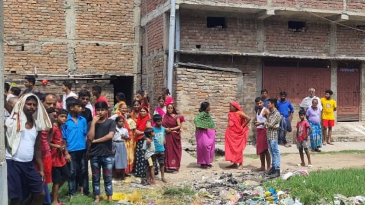 पटना: चार दिन से लापता युवक का पानी से भरे गड्ढे में मिला शव, परिजन लगा रहे हत्या का आरोप, जांच में जुटी पुलिस…