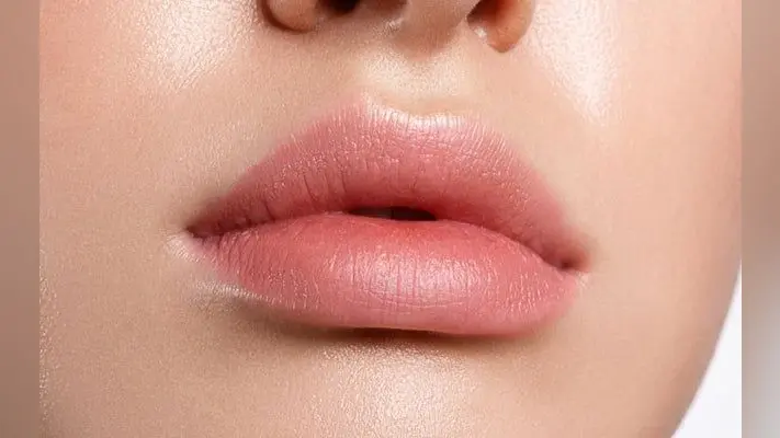 Lips care Tips : होठों को पिंकीश रखने के लिए आज ही इस्तेमाल करें ये नेचुरल स्क्रब, आप भी जानें