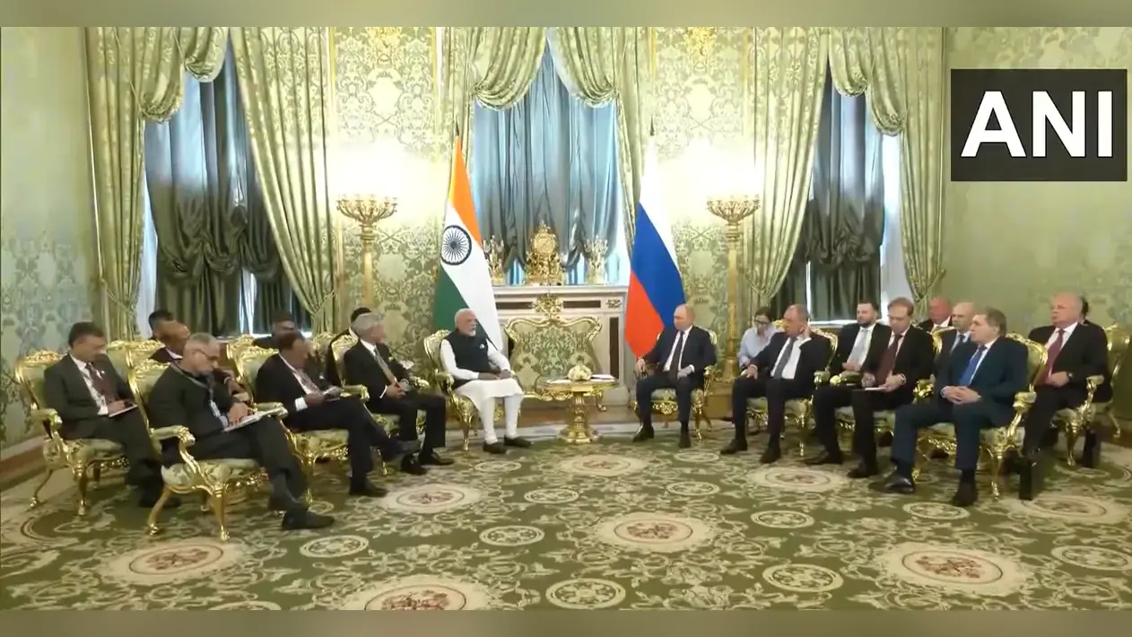 PM Modi Putin Meeting: ‘पेट्रोल-डीजल पर सहयोग की ��राहना, आतंकवाद की कड़ी निंदा’… पुतिन संग पीएम मोदी ने की मुलाकात